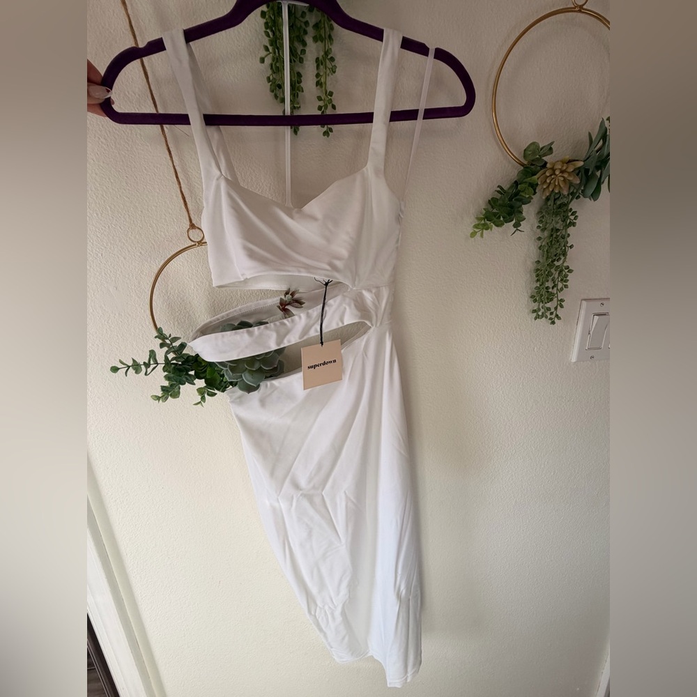 White Sleeveless Dress